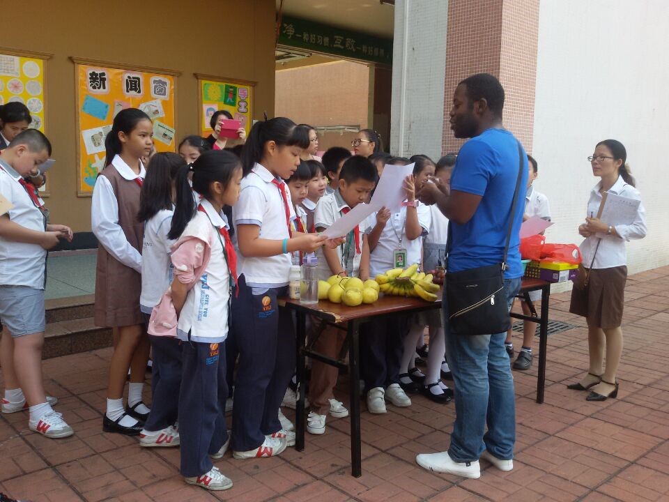 公明中英文學校：走出教室的外教課