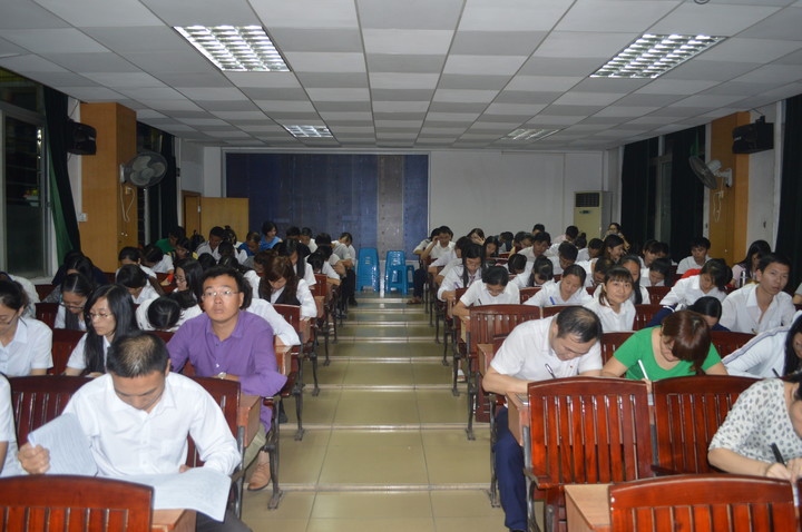 標尚學(xué)校舉行教師簡筆畫、硬筆字基本功比賽