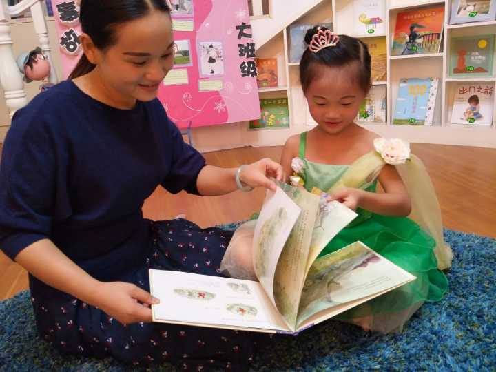書香校園，閱讀幸?？鞓?lè) ——公明第二幼兒園閱讀月系列活動(dòng)報(bào)道