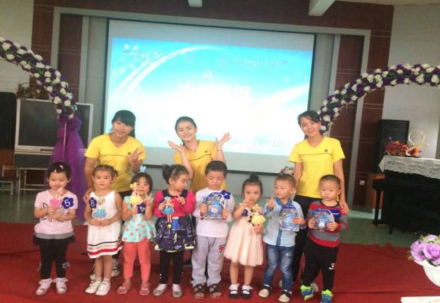 “閱讀經(jīng)典，滋潤童年” 小班級(jí)組幼兒故事比賽