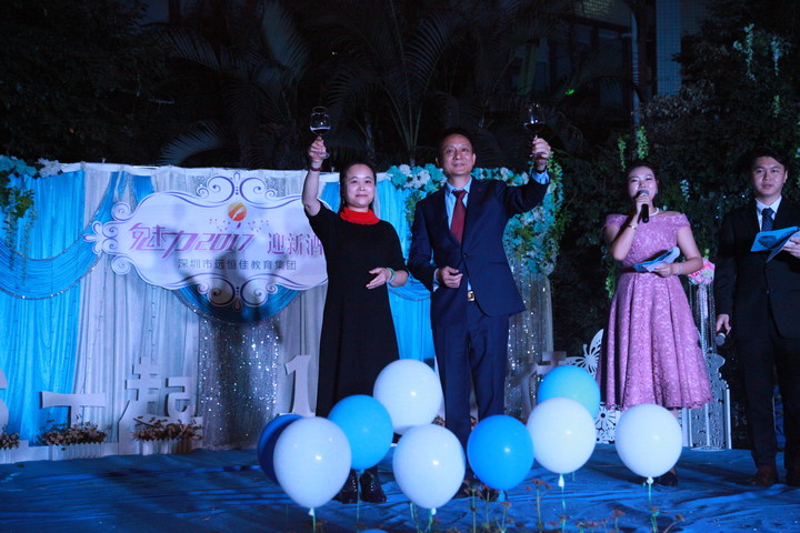 凝心聚力  贏得時(shí)間——擼起袖子，加油干！