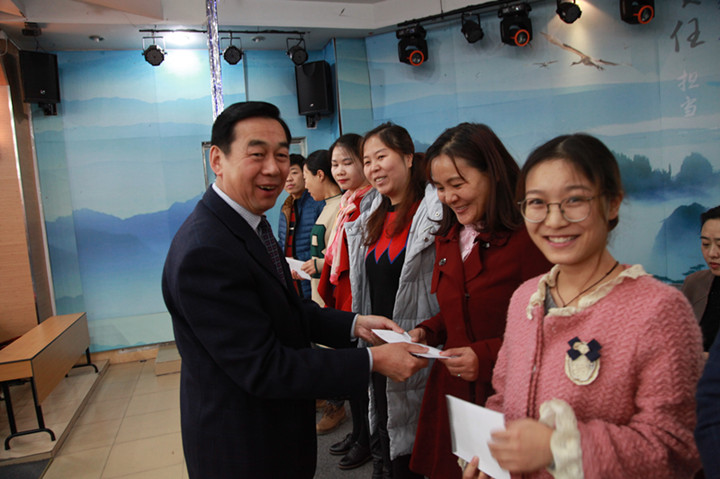 十萬獎金獎勵一線教師，凝心聚氣開啟新的征程