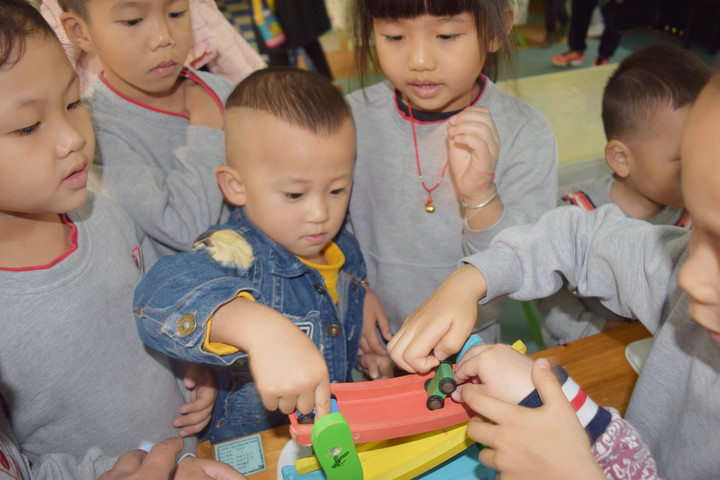 小小的手兒，大大的愛 ——少年宮小寶寶到公明二幼觀摩體驗啦