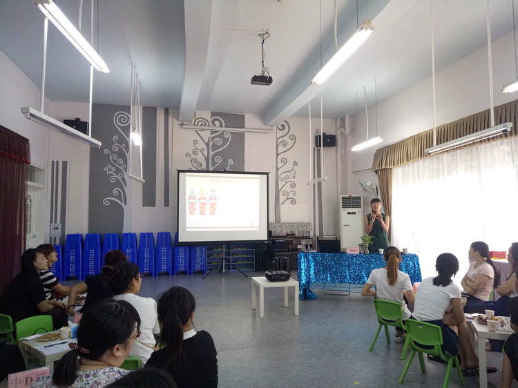 “家園攜手，共同擔(dān)當(dāng)”——溪山幼兒園第七屆家長(zhǎng)委員會(huì)第一次會(huì)議