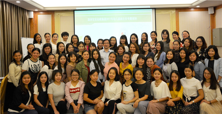 小鎮(zhèn)深處，有一群人兒在學(xué)習(xí)