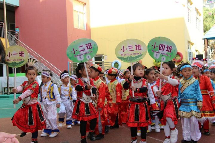 “各族人民齊歡聚，共享運(yùn)動樂開懷”之運(yùn)動會開幕式