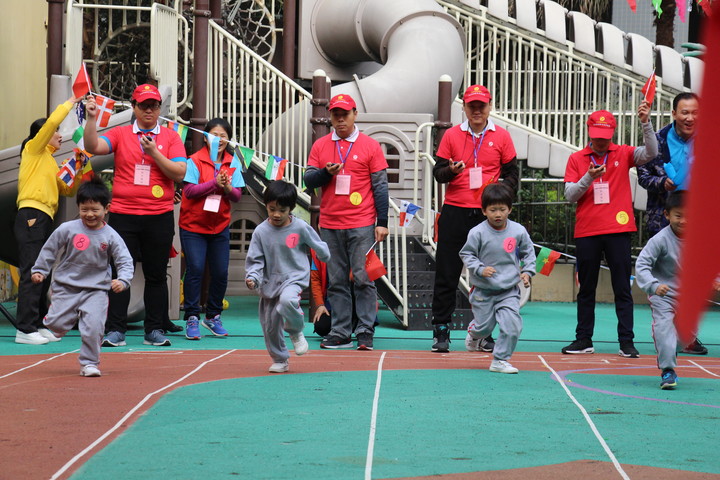 向前進(jìn)吧！中班的娃們