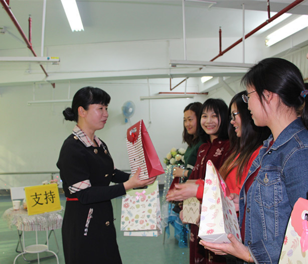 家園合力，共創(chuàng)佳績-----花園幼兒園家委會活動報(bào)道