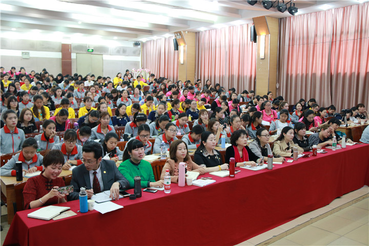 學(xué)習(xí)引領(lǐng)發(fā)展，創(chuàng)新增長活力——集團幼兒園2018年全員教師（行政）專業(yè)培訓(xùn)