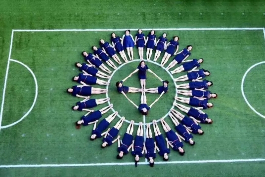 《感恩師愛》——碧水龍庭幼兒園教師節(jié)慶?；顒?dòng)