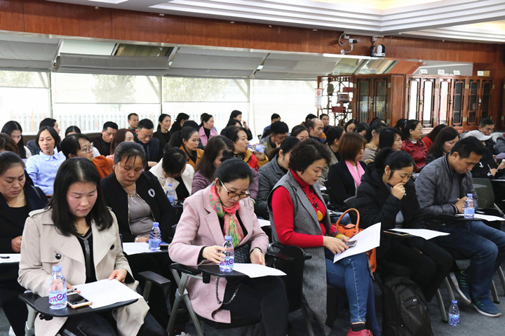  干部學(xué)期述職，陽光民主測評——學(xué)校期末干部民主測評工作扎實(shí)開展