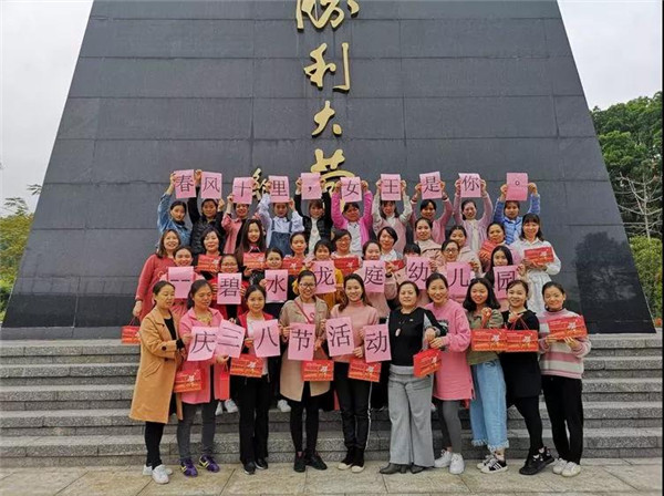 “春風(fēng)十里，女王是我”——碧水龍庭幼兒園慶三八節(jié)活動(dòng)