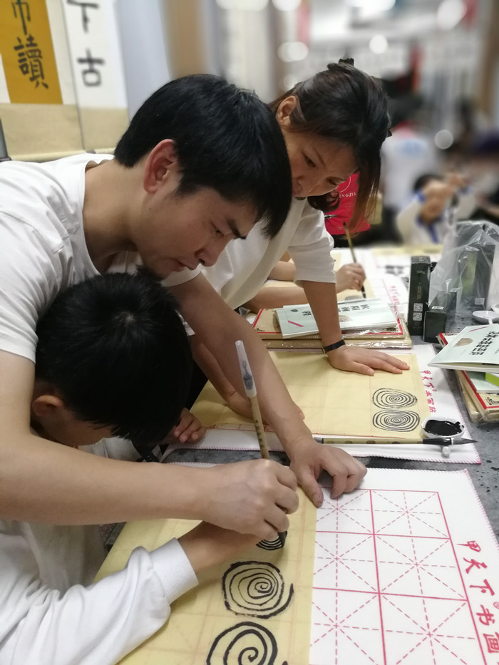 親子同練，家校共建，龍華中英文“家長(zhǎng)社團(tuán)”有聲有色