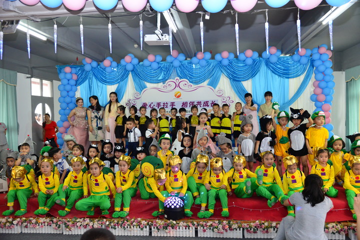 愛心手拉手，相伴共成長