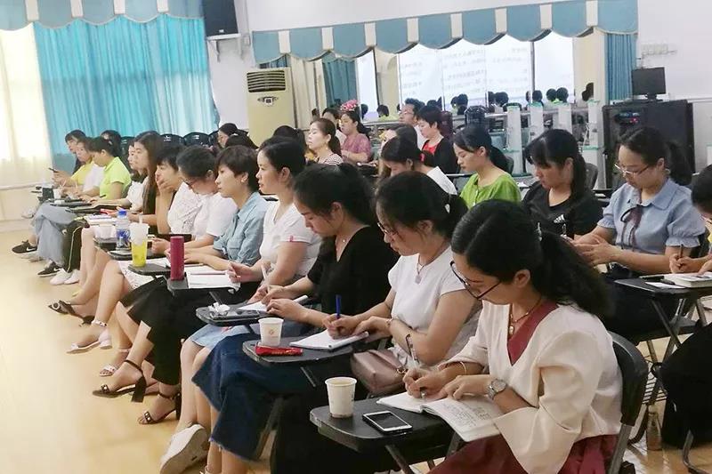 聚焦課程建設(shè)，提高品質(zhì)發(fā)展