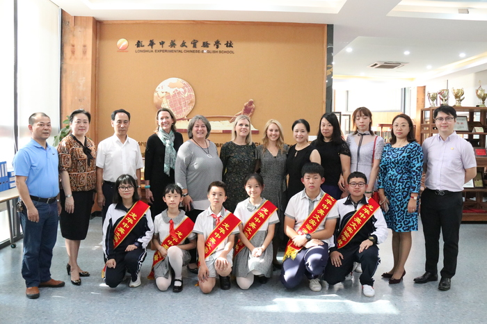 接待美國精英高中來訪，拓寬中西文化交流之路