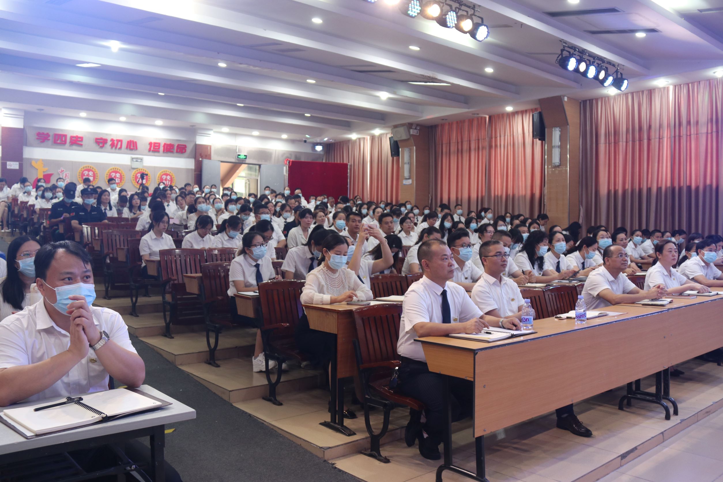 立足長遠發(fā)展，建設美好教育——新學年開學教職工大會開新篇