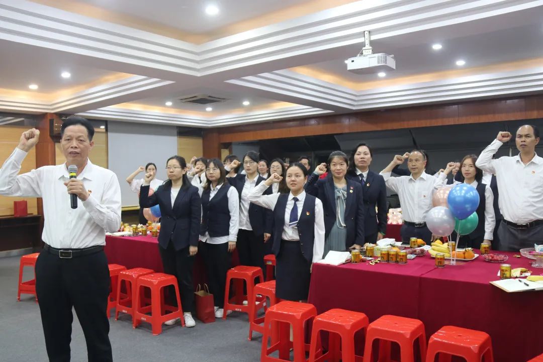 憶入黨初心，擔責任使命——龍華中英文實驗學校黨支部為黨員辦集體政治生日會