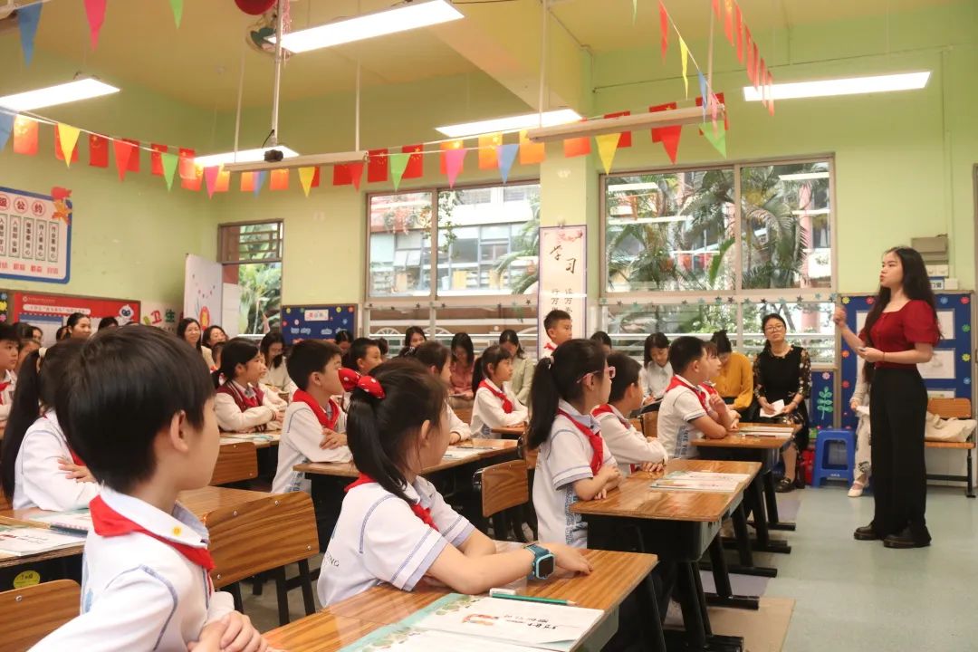 以漢字之涵養(yǎng)，育學(xué)子之美德——記民治中學(xué)教育集團(tuán)民順小學(xué)與龍華中英文實(shí)驗學(xué)?！皾h字德育”交流活動