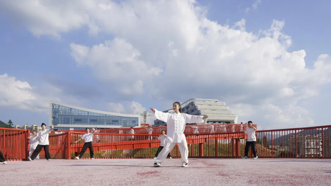 遠(yuǎn)恒佳夏令營即將開營，特邀太極世界冠軍冉千鑫見面交流