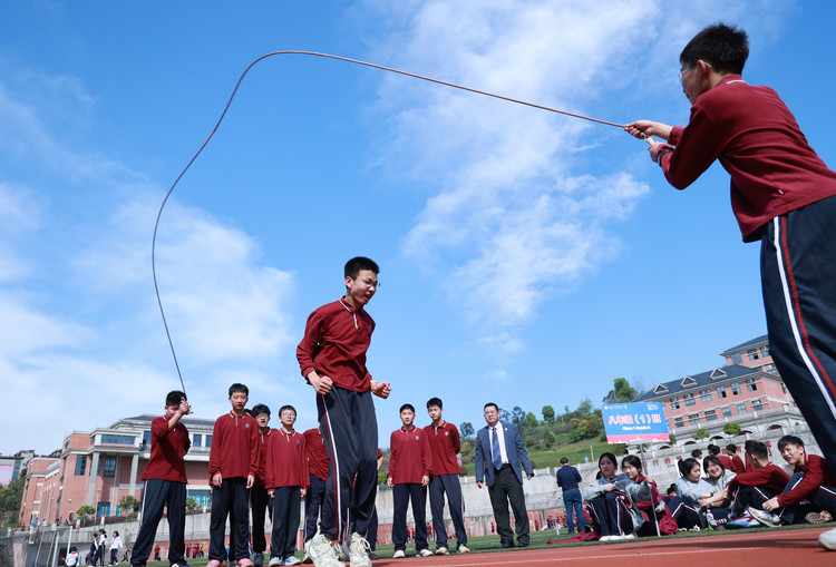 青春飛揚(yáng)，當(dāng)“燃”不讓——重慶市遠(yuǎn)恒佳學(xué)校2024年春第二屆趣味運(yùn)動會精彩回顧